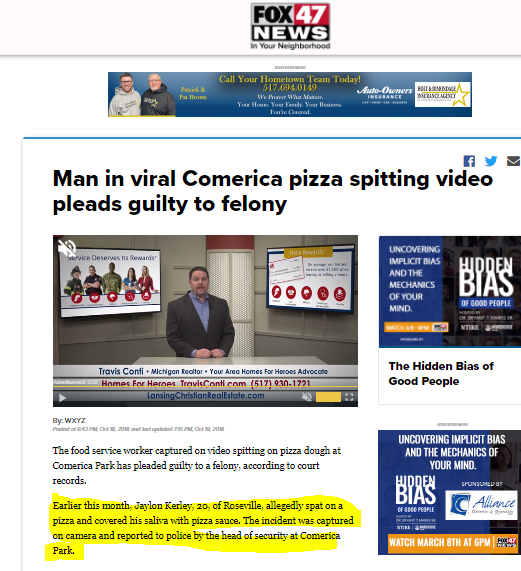 रेस्टोरेंट में पिज्जा पर थूक रहा युवक। 