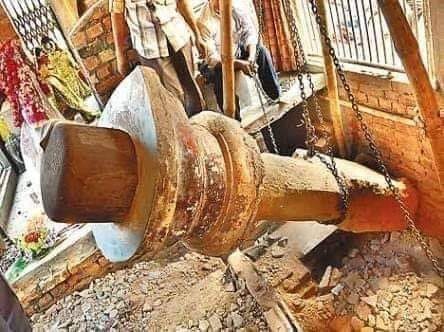 अयोध्या में खुदाई के दौरान शिवलिंग