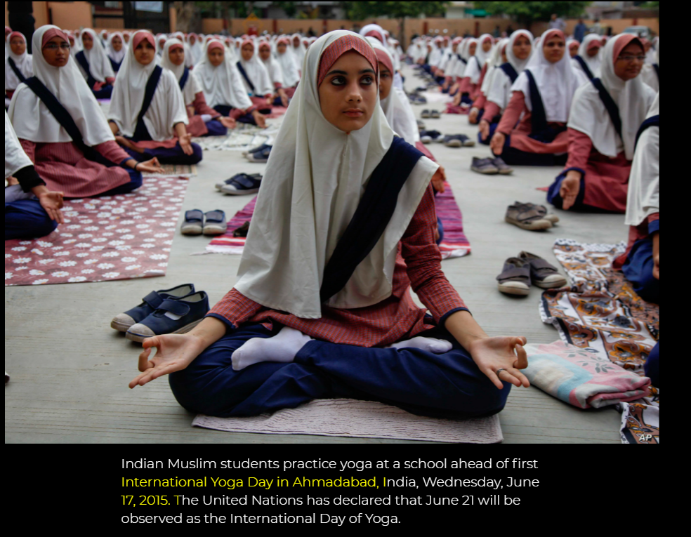  योग करते मुस्लिमों तस्वीरें    