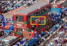 রাস্তায় বসে নামাজ পড়ার ছবিটি ভারতের image 5