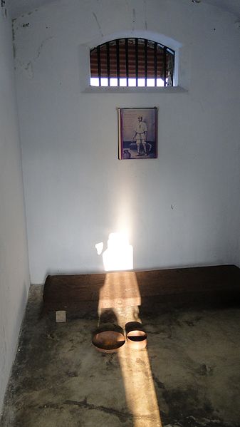 Several social media posts comparing the prison cells of VD Savarkar, Jawaharlal Nehru and Mahatma Gandhi during the freedom struggle are doing the rounds