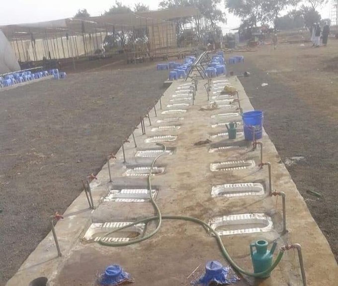 பொள்ளாச்சியில் நடந்த பாஜக கூட்டத்தில் கலந்துக்கொண்ட தொண்டர்களுக்காக ஏற்படுத்தப்பட்ட கழிப்பறை என்று பரவும் படம் 