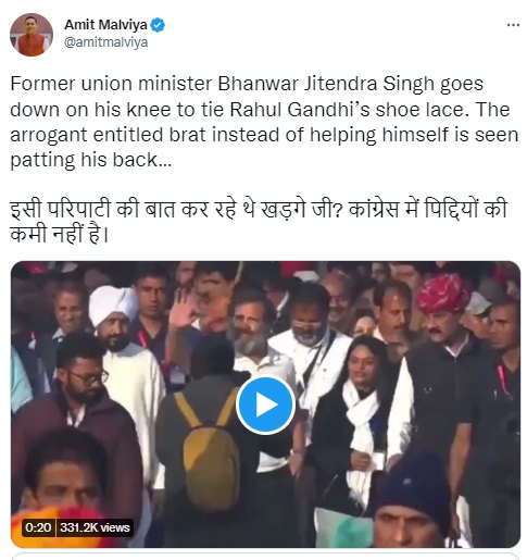 Did Jitendra Singh Tie Rahul Gandhi's Shoe Lace? Video Viral With False Claim