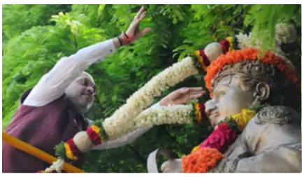 Video of Union home minister Amit Shah flinging a garland at a Basavanna statue in Bengaluru was from 2018, and not during campaigning for the 2023 Assembly elections.