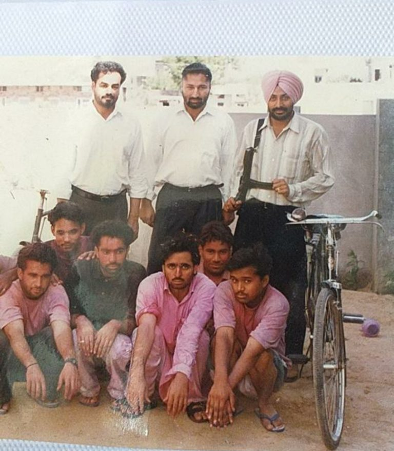 ਪੰਜਾਬ ਦੇ ਮੁੱਖ ਮੰਤਰੀ ਭਗਵੰਤ ਮਾਨ ਨੂੰ ਪੁਲਿਸ ਨੇ ਬਾਈਕ ਚੋਰੀ ਦੇ ਮਾਮਲੇ ਵਿੱਚ ਗ੍ਰਿਫਤਾਰ ਕੀਤਾ ਸੀ