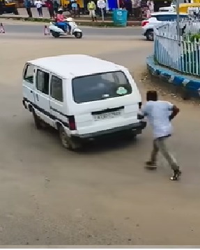 A video taken during the filming of a kidnapping scene in a 2022 Bhojpuri movie is being shared as a true incident that happened in Dimapur, Nagaland.