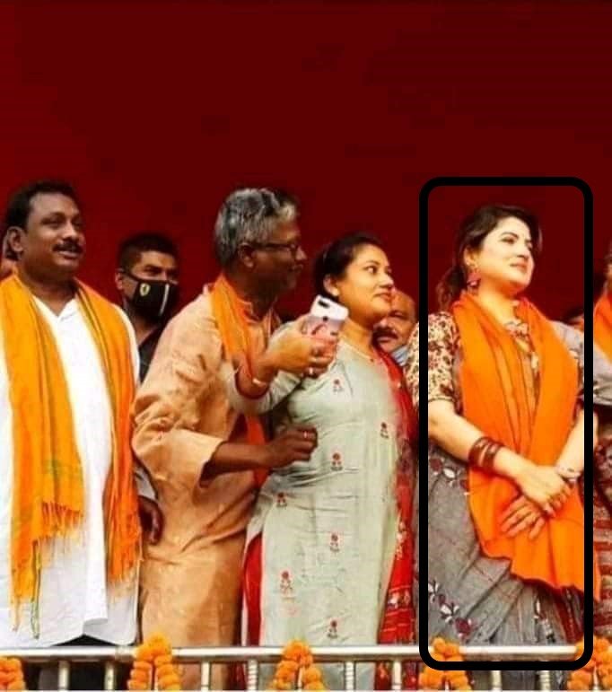 யோகி ஆதித்யநாத் பெண்ணின் இடுப்பை கிள்ளியதாக வைரலாகும் புகைப்படம்