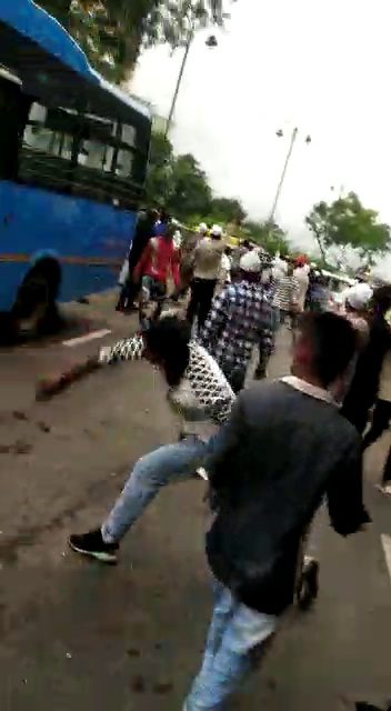 Fact Check: ಮನೆ ಬಳಿ ಬಸ್‌ ನಿಲ್ಲಿಸದ್ದಕ್ಕೆ ಮುಸ್ಲಿಂ ಗುಂಪು ಬಸ್‌ ಪುಡಿಗಟ್ಟಿತೇ, ಸತ್ಯ ಏನು?