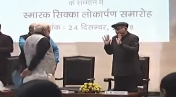 பிரதமர் மோடி அத்வானியை அவமதித்ததாக பரப்பப்படும் தகவல்