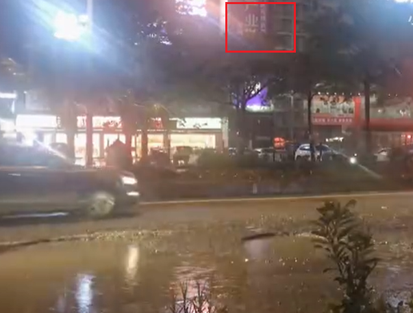  ਸੜਕ 'ਤੇ ਟੋਏ ਦੀ ਇਹ ਵੀਡੀਓ ਲਖਨਊ ਦੀ ਹੈ