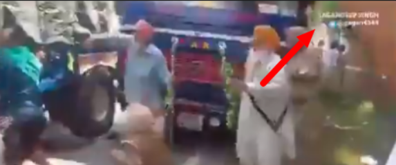 Fact Check: आंदोलक शेतकऱ्यांनी पोलिसांना ट्रॅक्टरखाली ‘चिरडले’? हे आहे व्हायरल व्हिडिओमागील सत्य