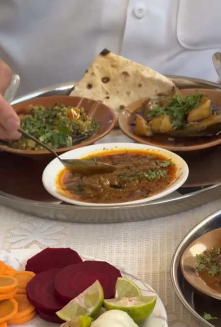 Fact Check: मुख्यमंत्री एकनाथ शिंदेंनी राम नवमीला मटण खाल्ले? जाणून घ्या सत्य काय आहे 