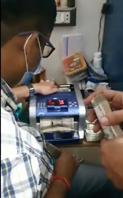 A comparison of screenshots of the viral clip (top), the NDTV report (bottom right) and the India Today video (bottom left).