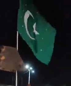 Fact Check: शिवसेनेच्या (UBT) रॅलीत पाकिस्तानचा झेंडा फडकवला? नाही, व्हायरल दावा खोटा आहे